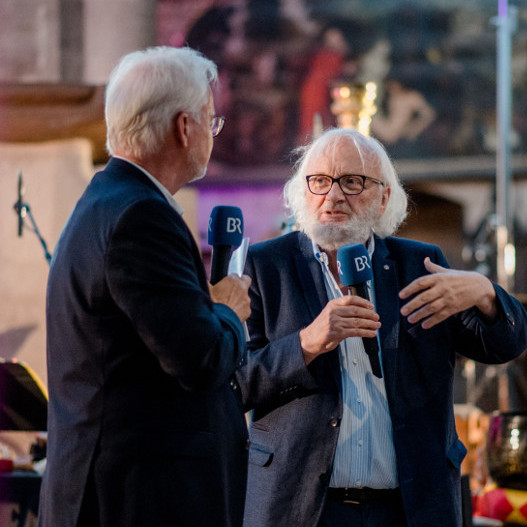 Wilfried Hiller im Gespr&auml;ch mit Stefan Ark Nitsche &uuml;ber ihr Werk Apokalypse - eine Enth&uuml;llung
